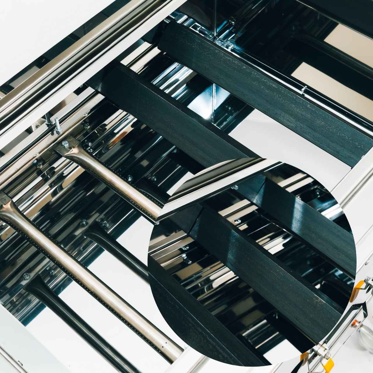 Stainless Steel Gas Flame Griller - 4 Burner Close-up